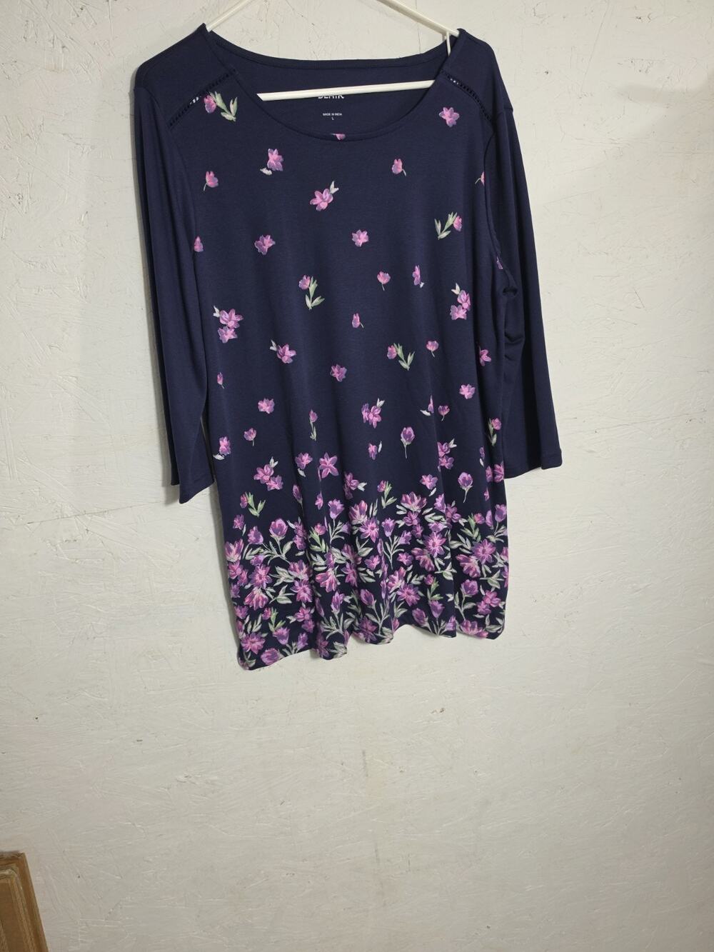 blair womens tops Size Large Floral Bouquet Purpleish